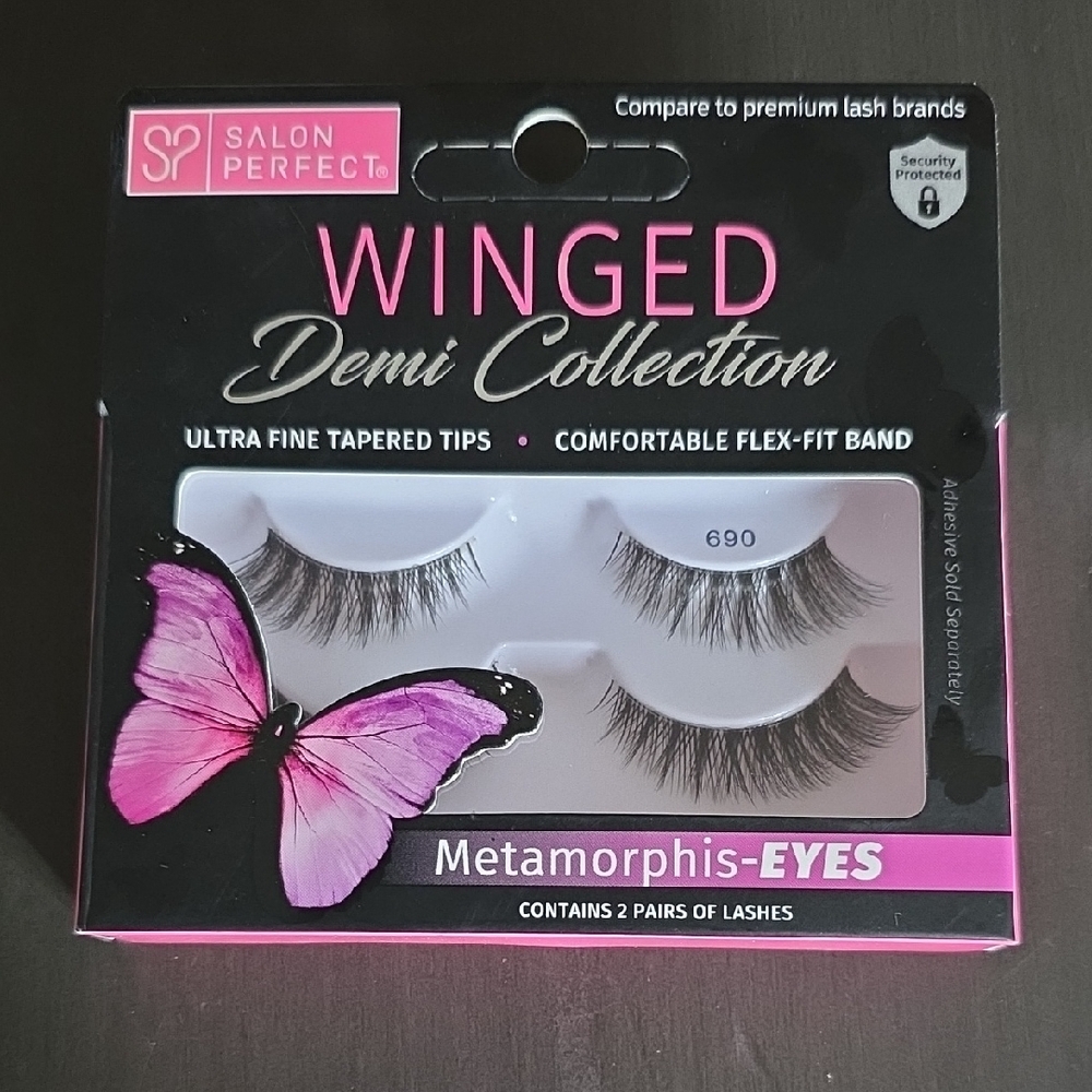 Black Wispy Demi Lashes Makeup